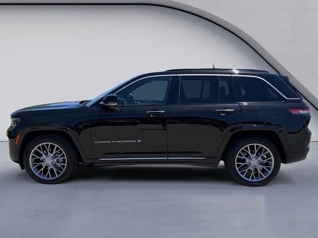 Used 2025 Jeep Grand Cherokee Summit AWD/4WD image 2