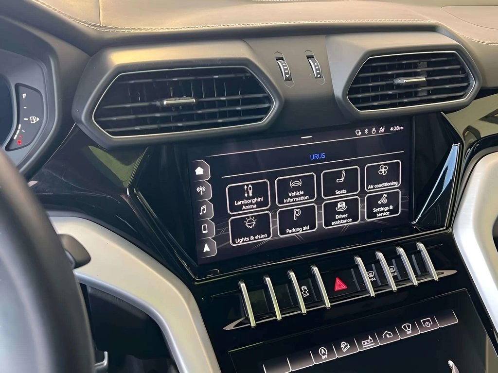 Used 2021 Lamborghini Urus AWD/4WD image 30