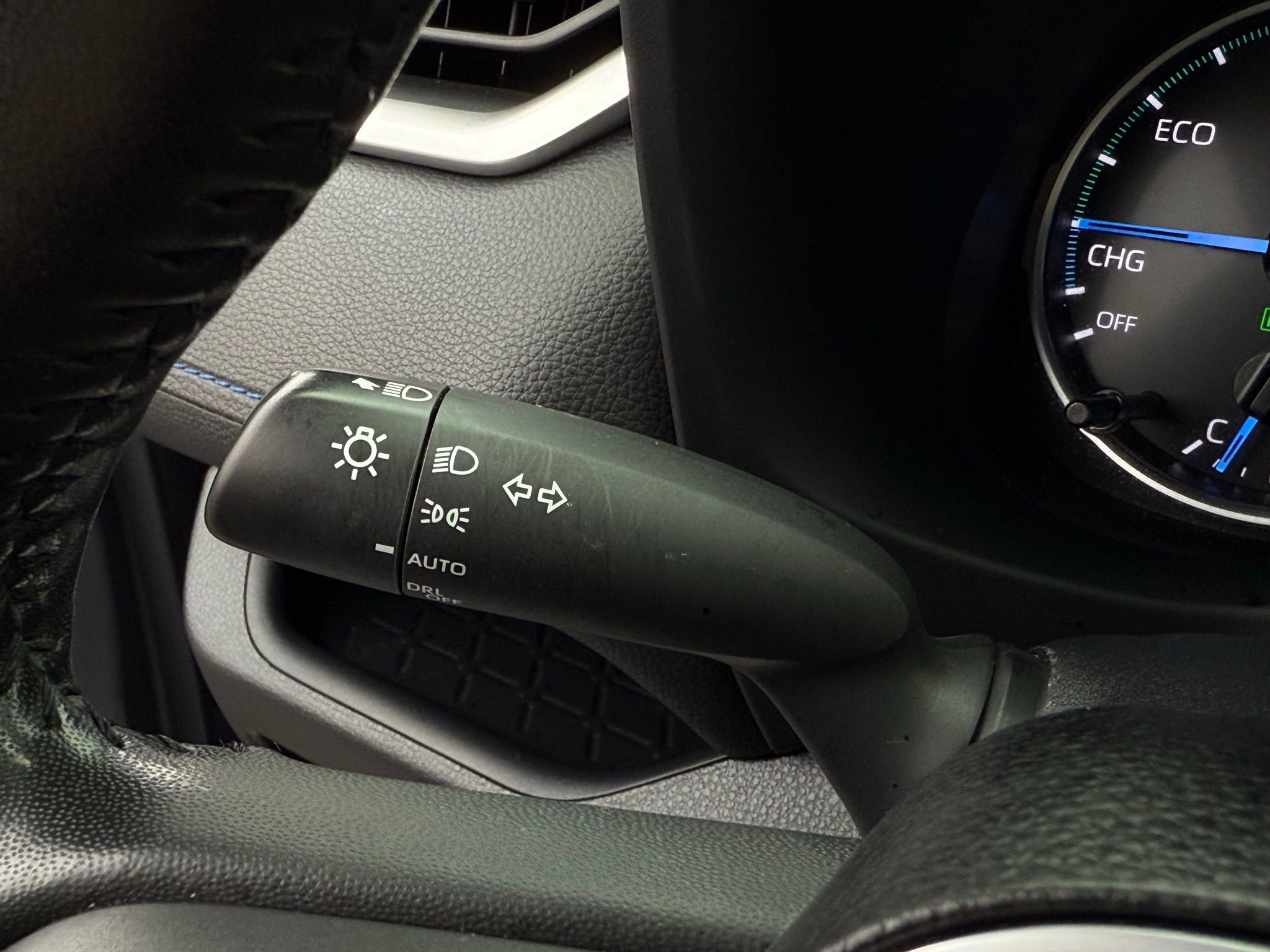 Used 2022 Toyota RAV4 SE image 46