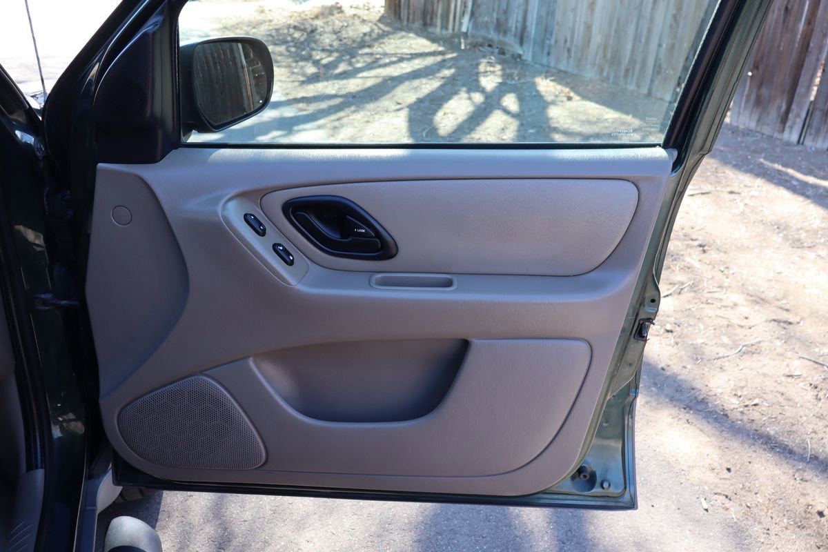 Used 2001 Ford Escape XLT image 25