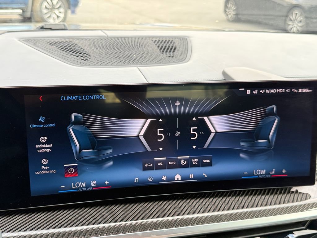 Used 2024 BMW X7 M60i w/ Executive Package image 17