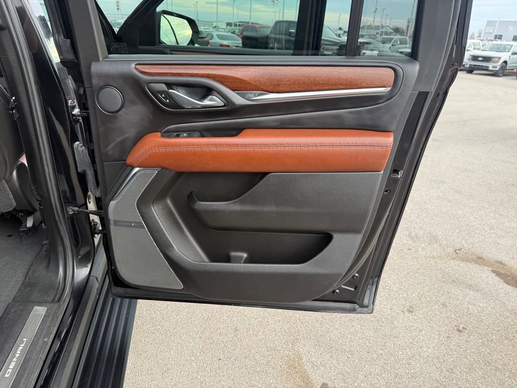 Used 2023 GMC Yukon XL Denali Ultimate image 22