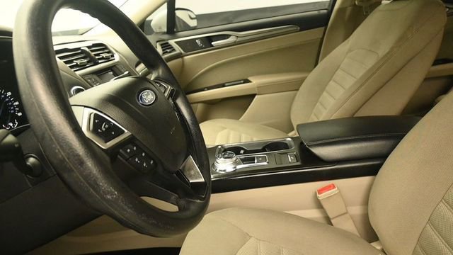 Certified 2018 Ford Fusion SE FWD image 19