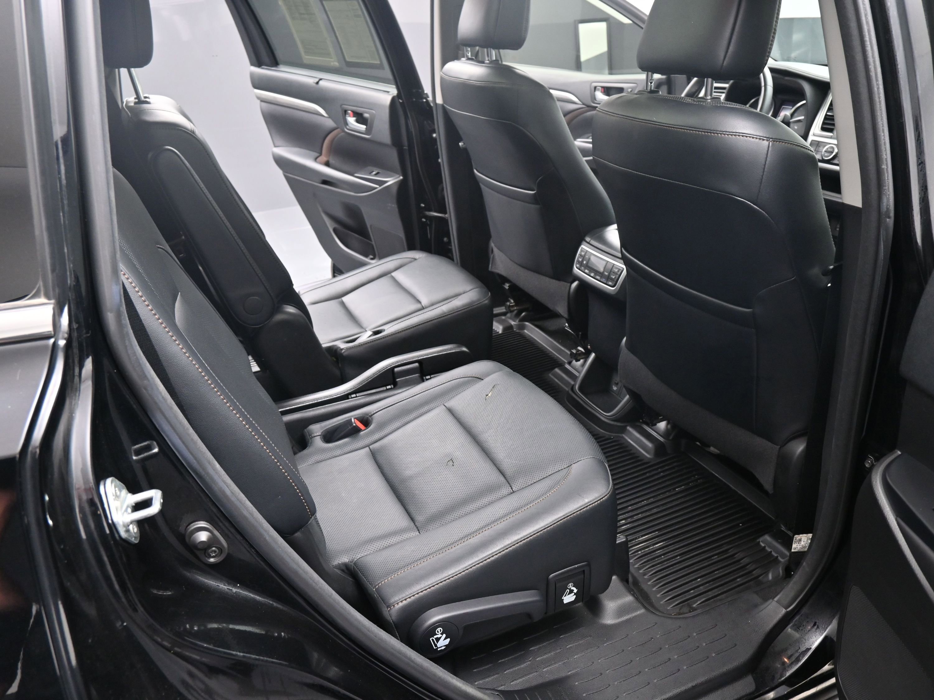 Used 2018 Toyota Highlander Limited Platinum w/ Protection Package #3 image 19