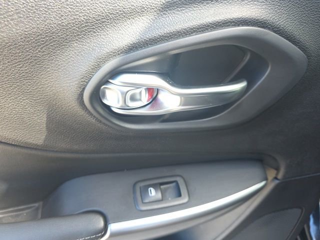 Used 2020 Jeep Cherokee High Altitude image 32