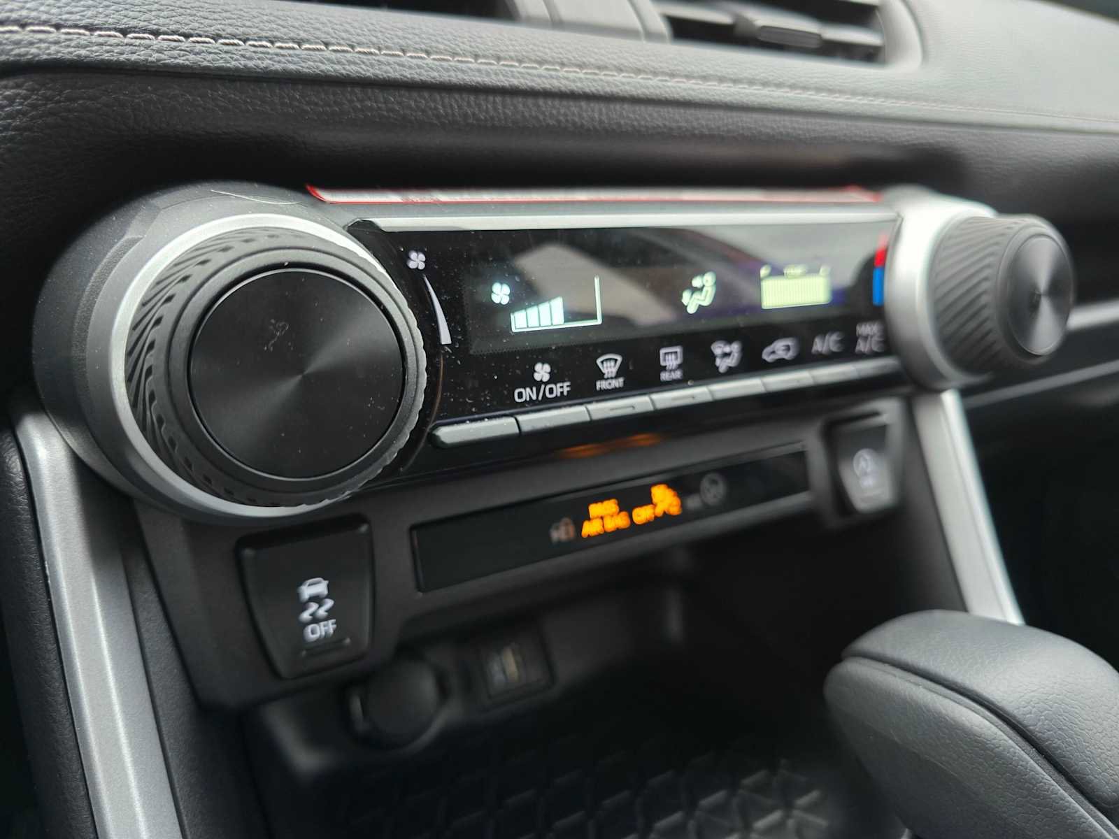 Certified 2025 Toyota RAV4 LE image 29