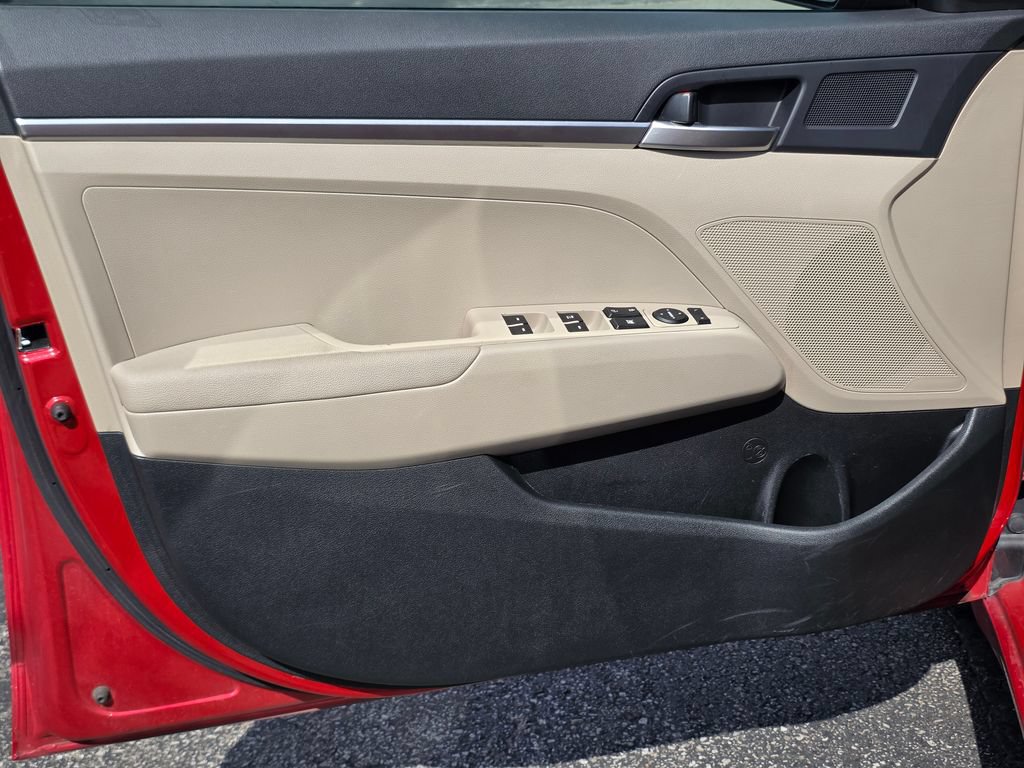 Used 2020 Hyundai Elantra SE FWD image 15