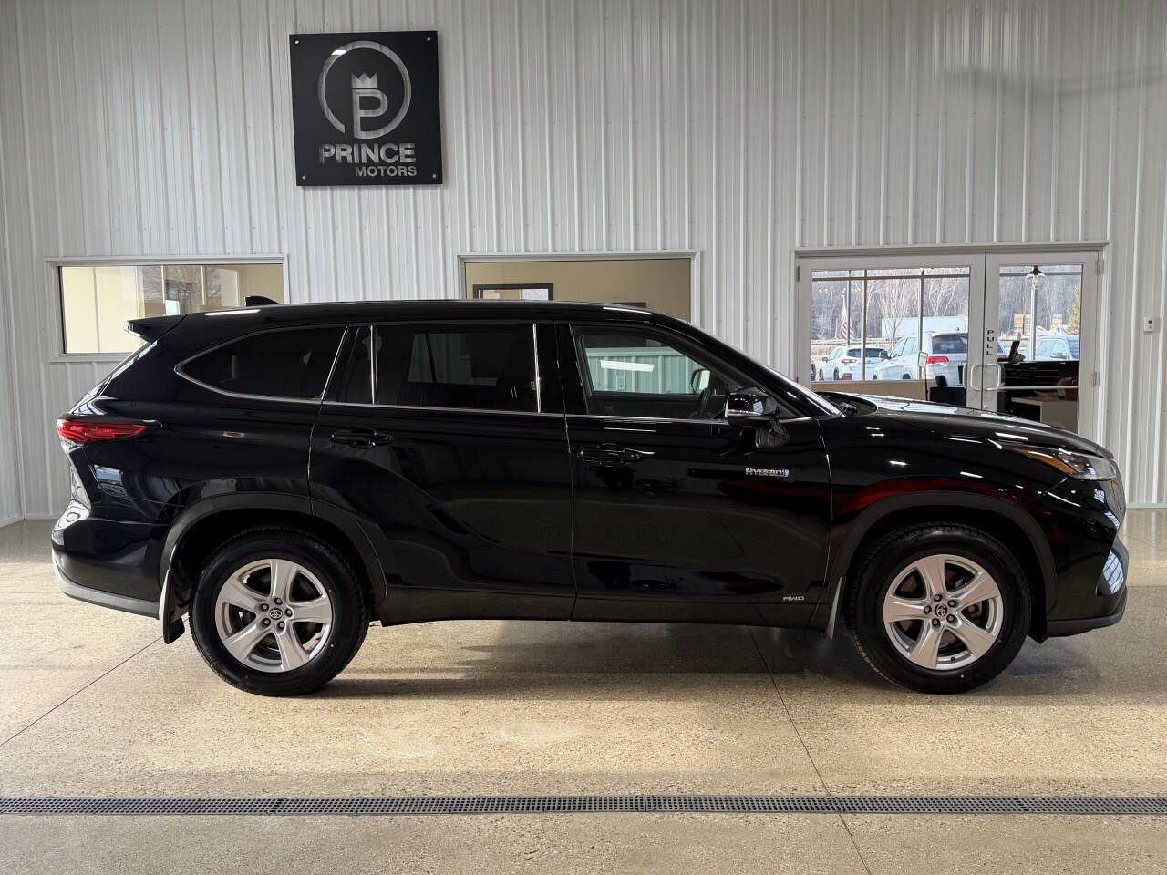 Used 2020 Toyota Highlander LE image 38