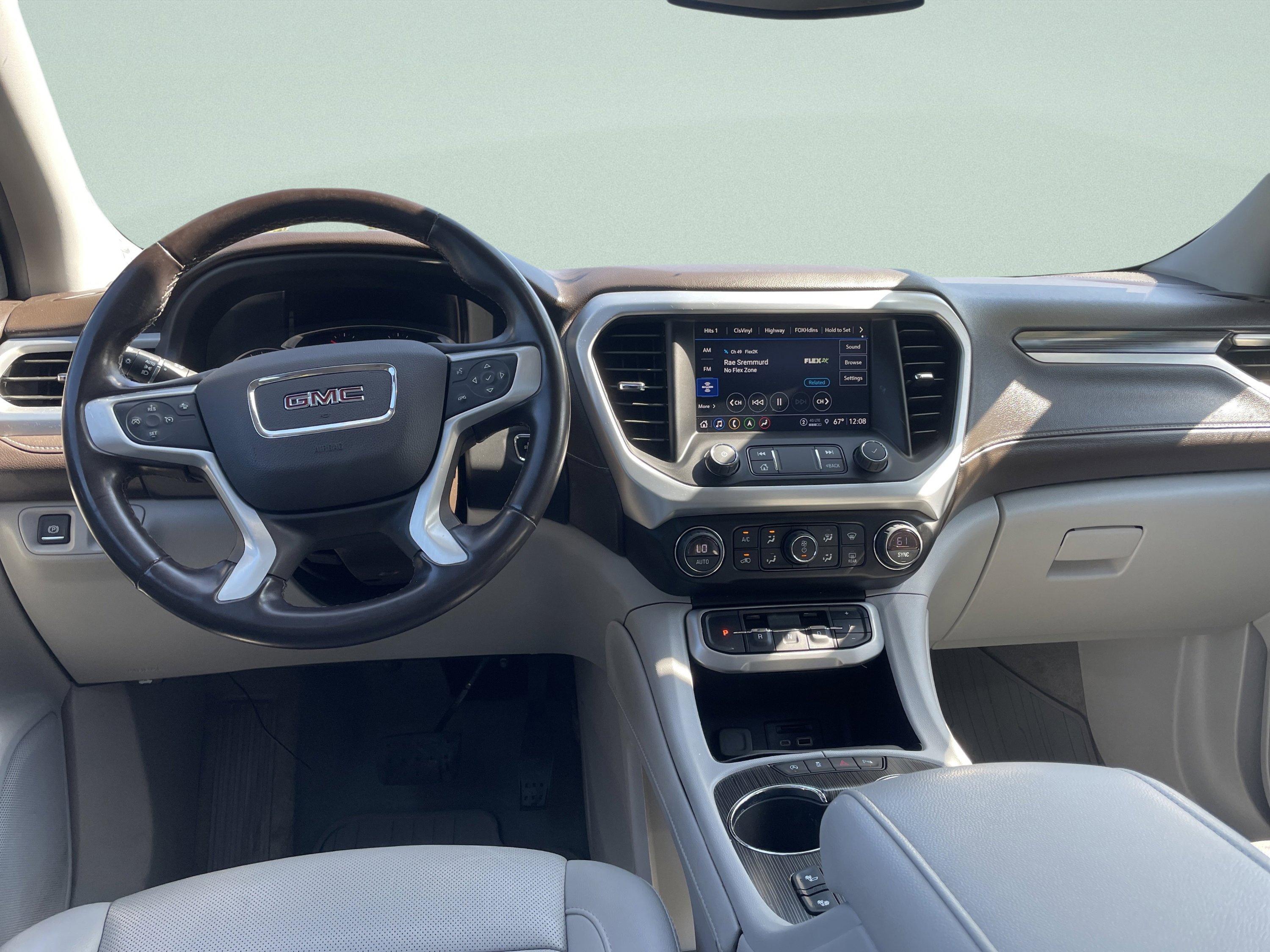 Used 2023 GMC Acadia SLT image 16