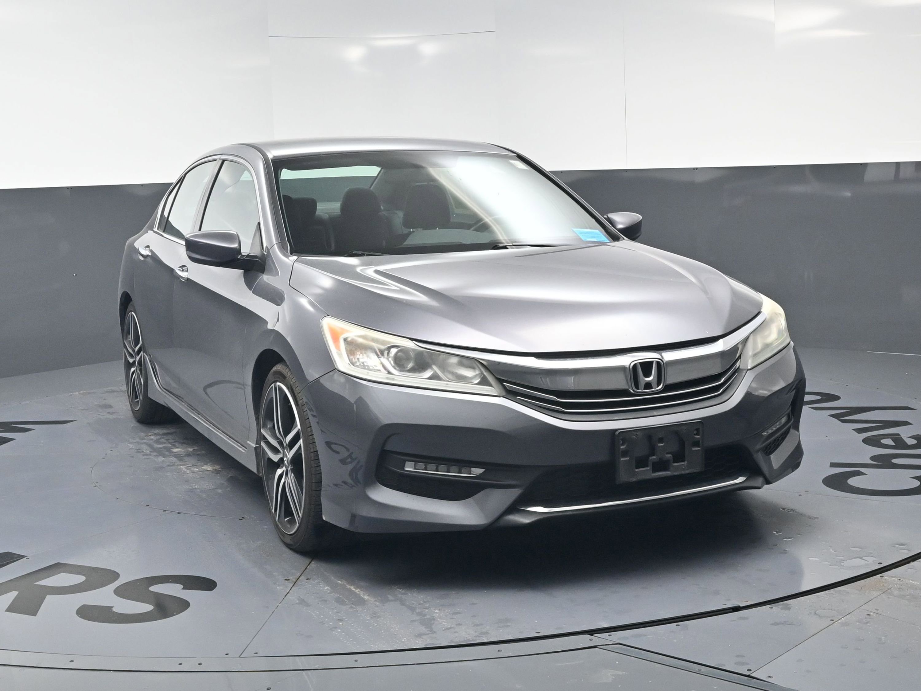 Used 2017 Honda Accord Sport image 3