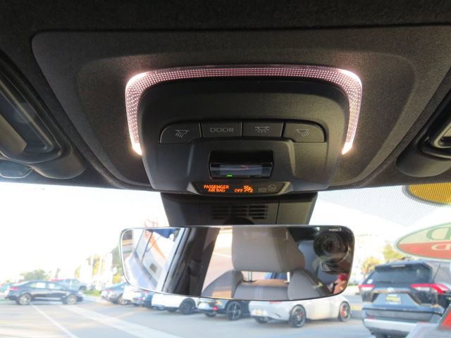 Certified 2025 Toyota Corolla SE w/ Convenience Package image 30