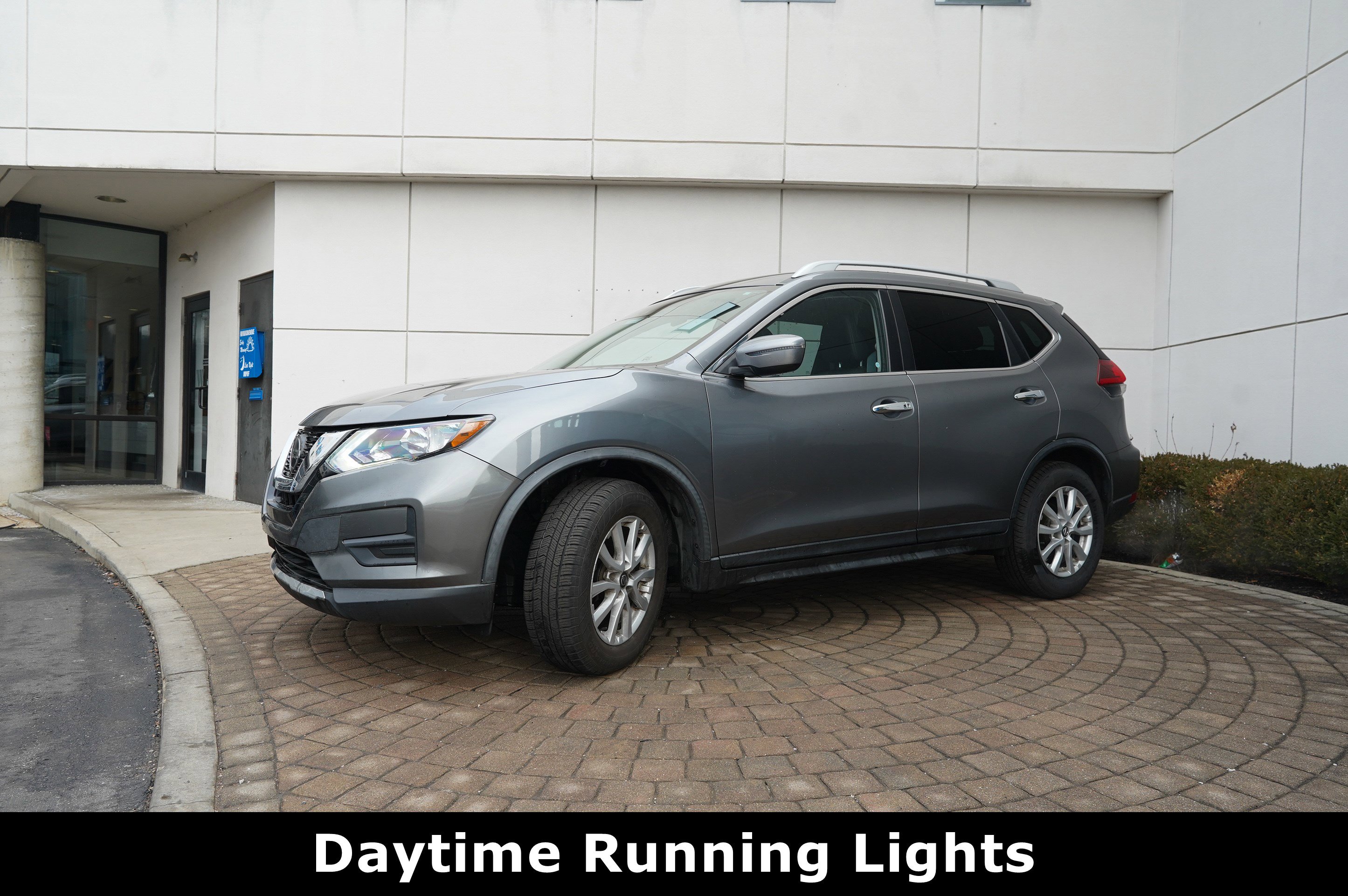 Used 2019 Nissan Rogue SV image 17
