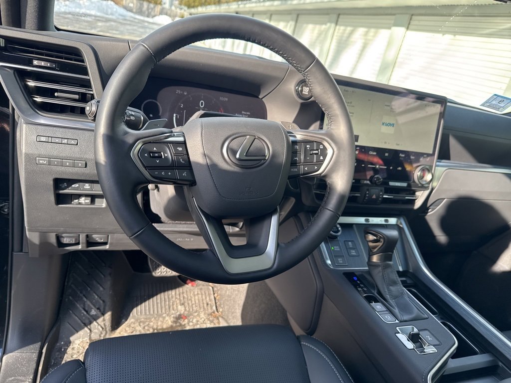 Used 2025 Lexus GX 550 image 9
