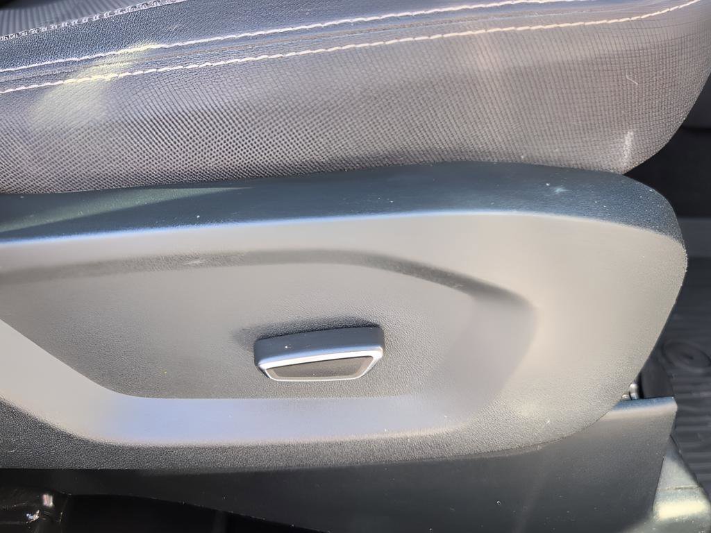 Used 2018 Ford Explorer XLT image 40