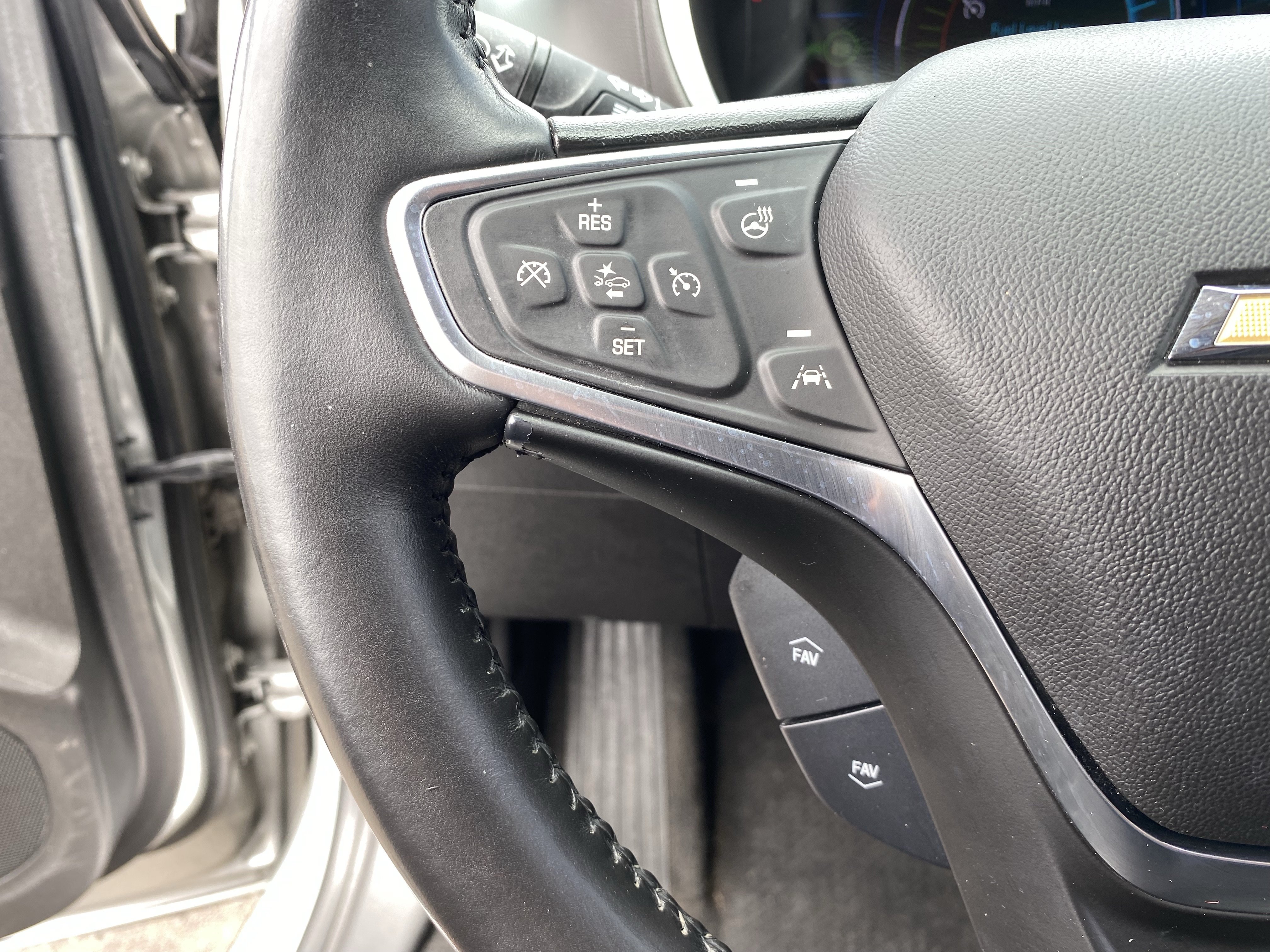 Used 2017 Chevrolet Volt Premier w/ Driver Confidence II Package FWD image 27