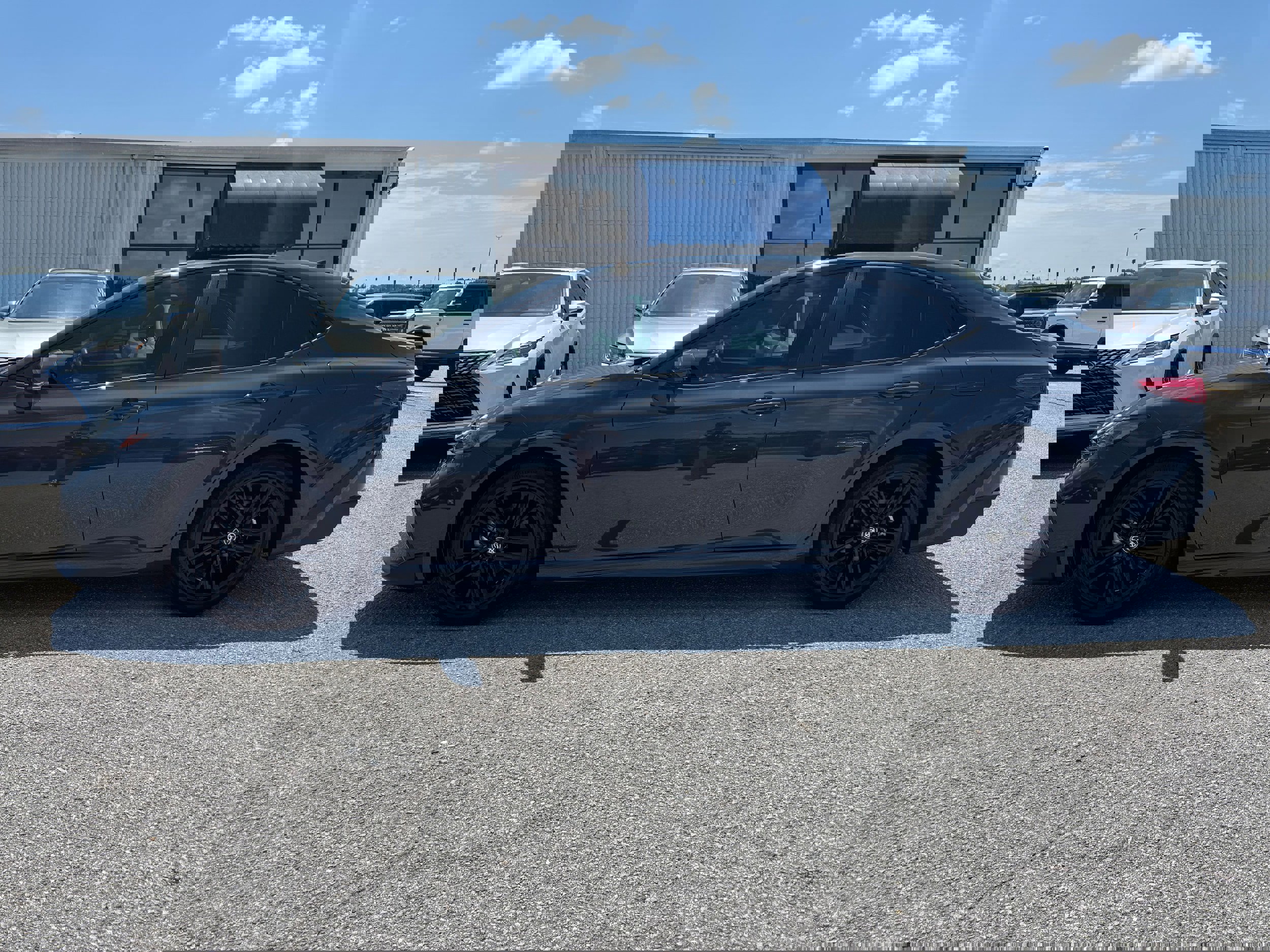 Used 2025 Toyota Camry SE image 3