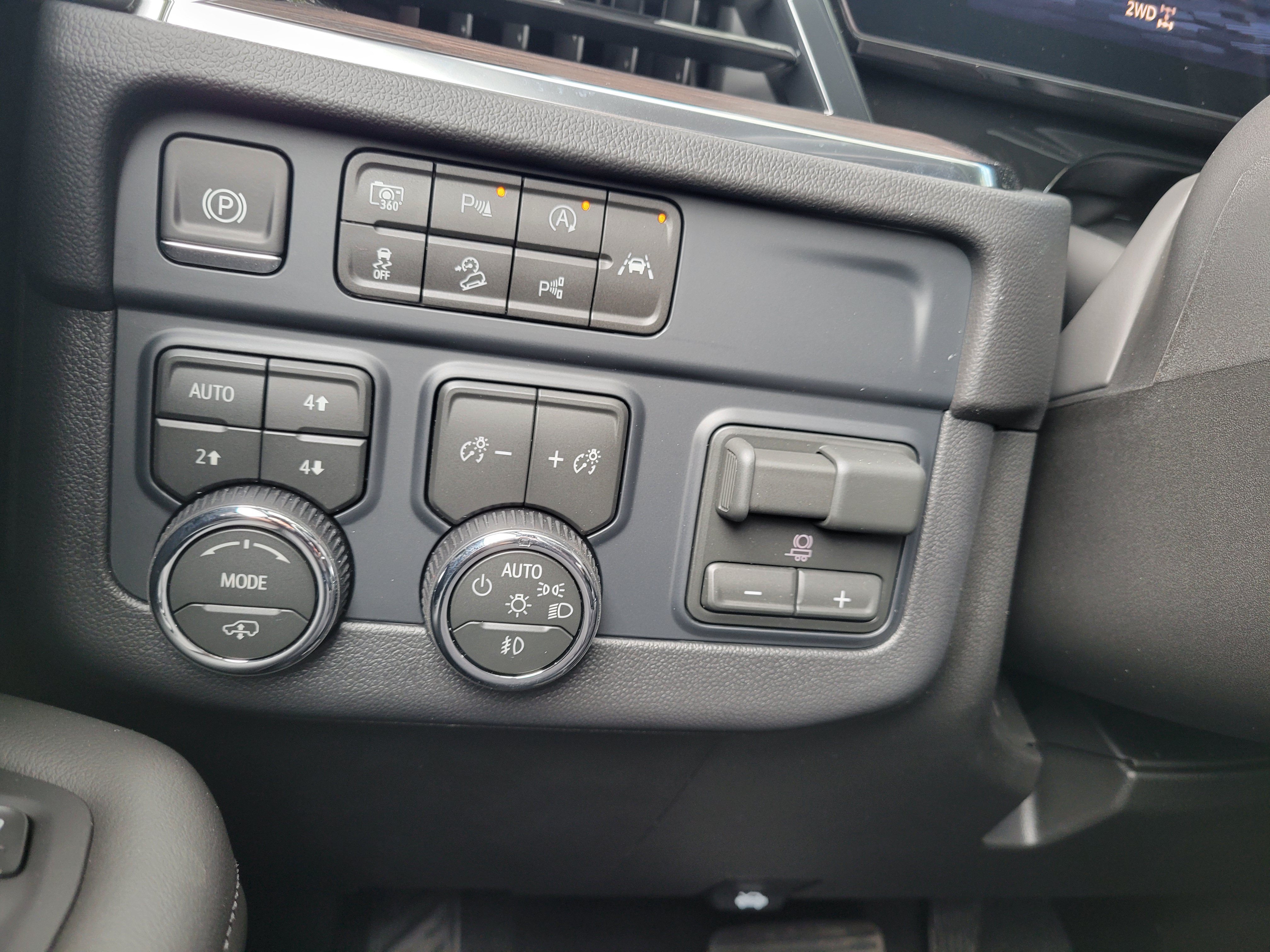 New 2026 Chevrolet Suburban Z71 w/ Z71 Off-Road Package AWD/4WD image 20