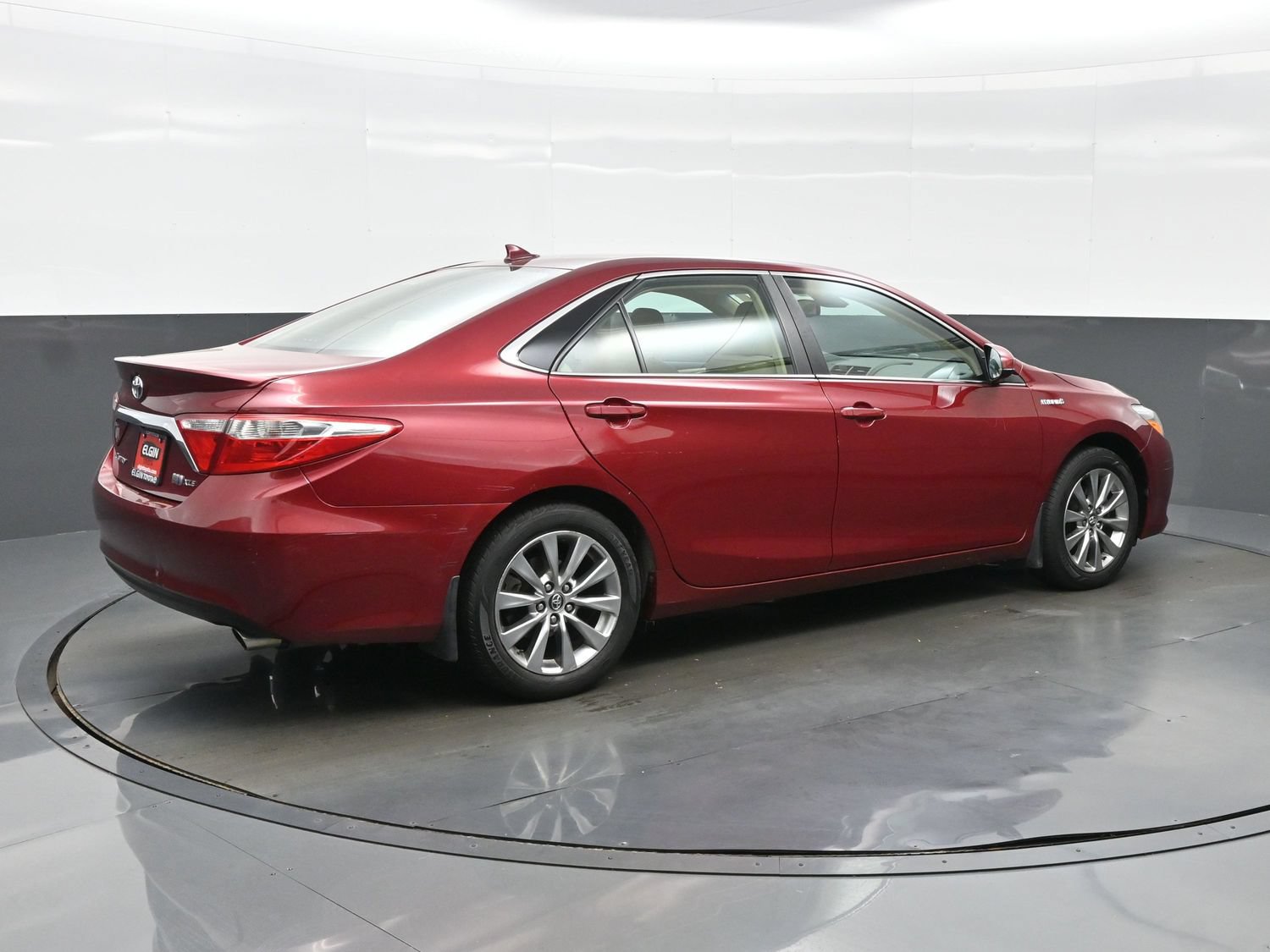 Used 2017 Toyota Camry XLE w/ Moonroof Package FWD image 6