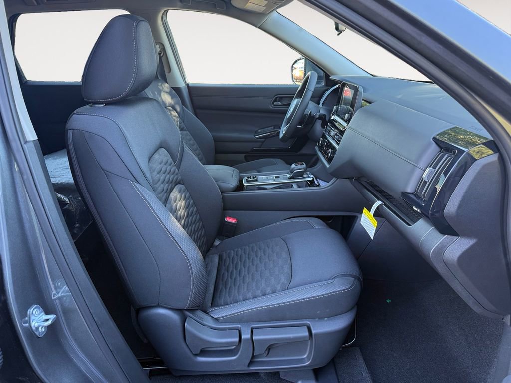 New 2025 Nissan Pathfinder SV image 15