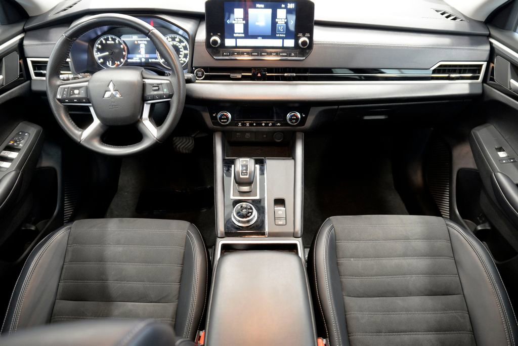 Used 2024 Mitsubishi Outlander SE image 17
