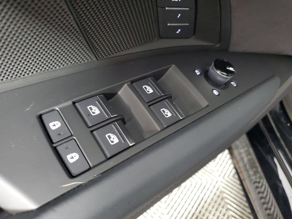 Used 2023 Audi RS e-tron GT w/ Carbon Performance Package AWD/4WD image 20