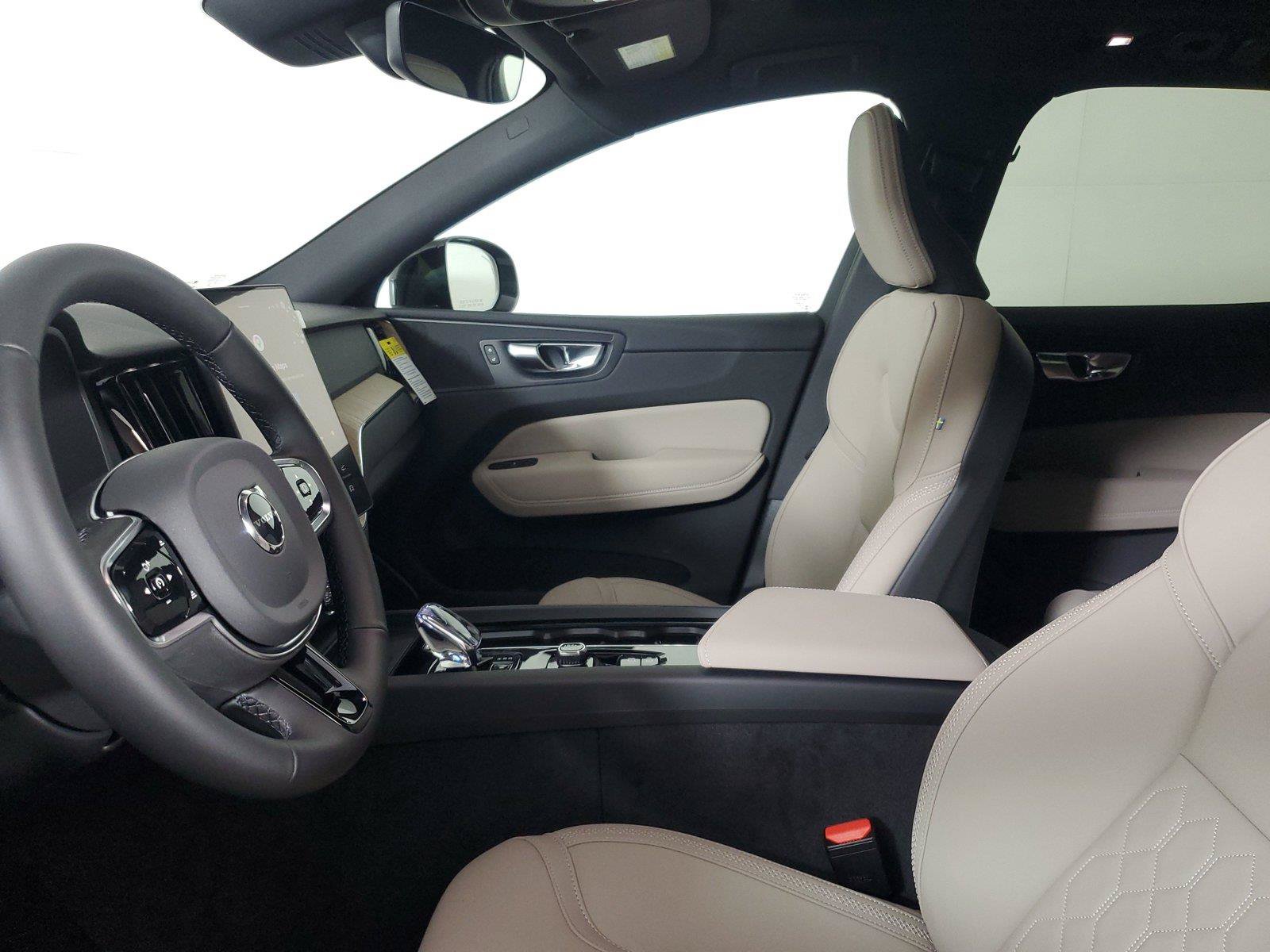 New 2027 Volvo XC60 B5 Core AWD/4WD image 22
