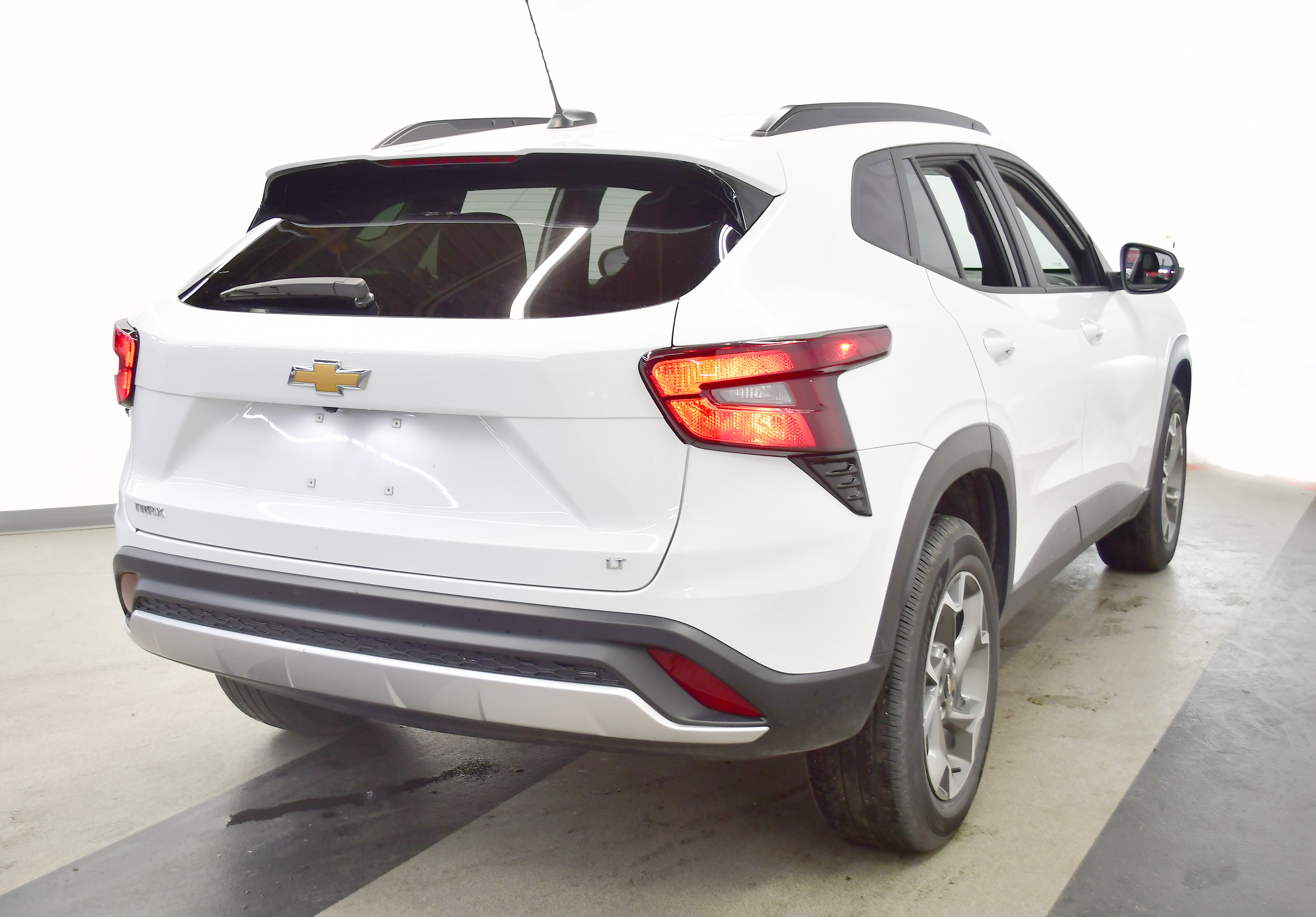Used 2025 Chevrolet Trax LT w/ LT Convenience Package FWD image 7