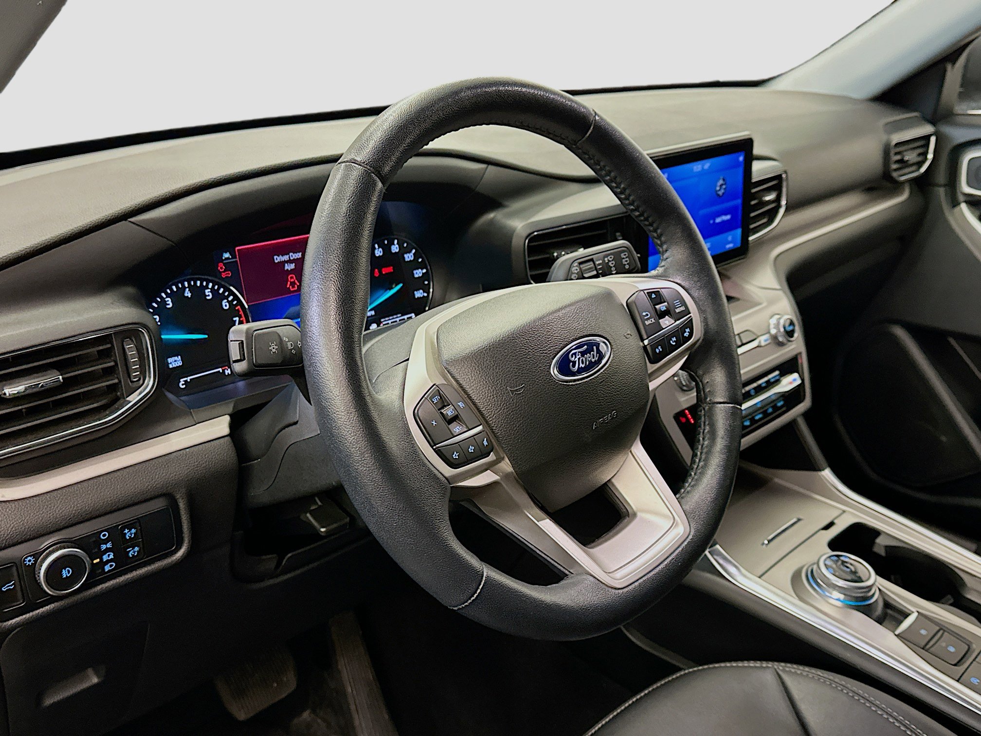 Used 2023 Ford Explorer XLT w/ Equipment Group 202A image 18