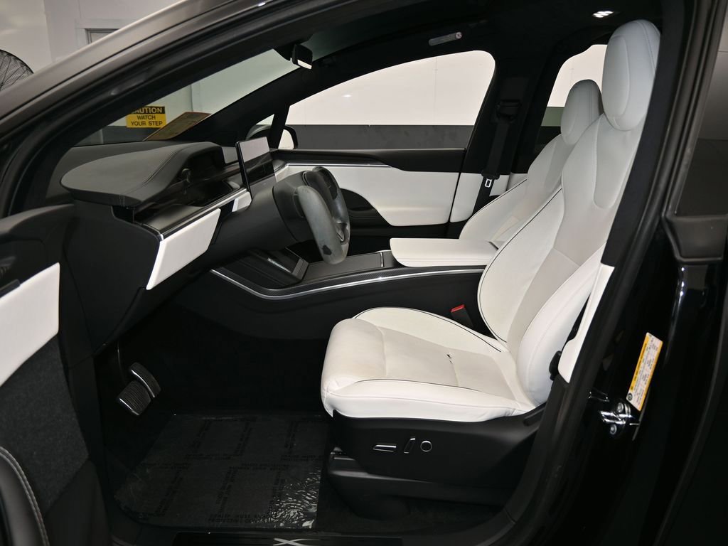 Used 2022 Tesla Model X Plaid image 11