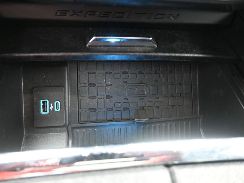 Used 2024 Ford Expedition Limited image 28