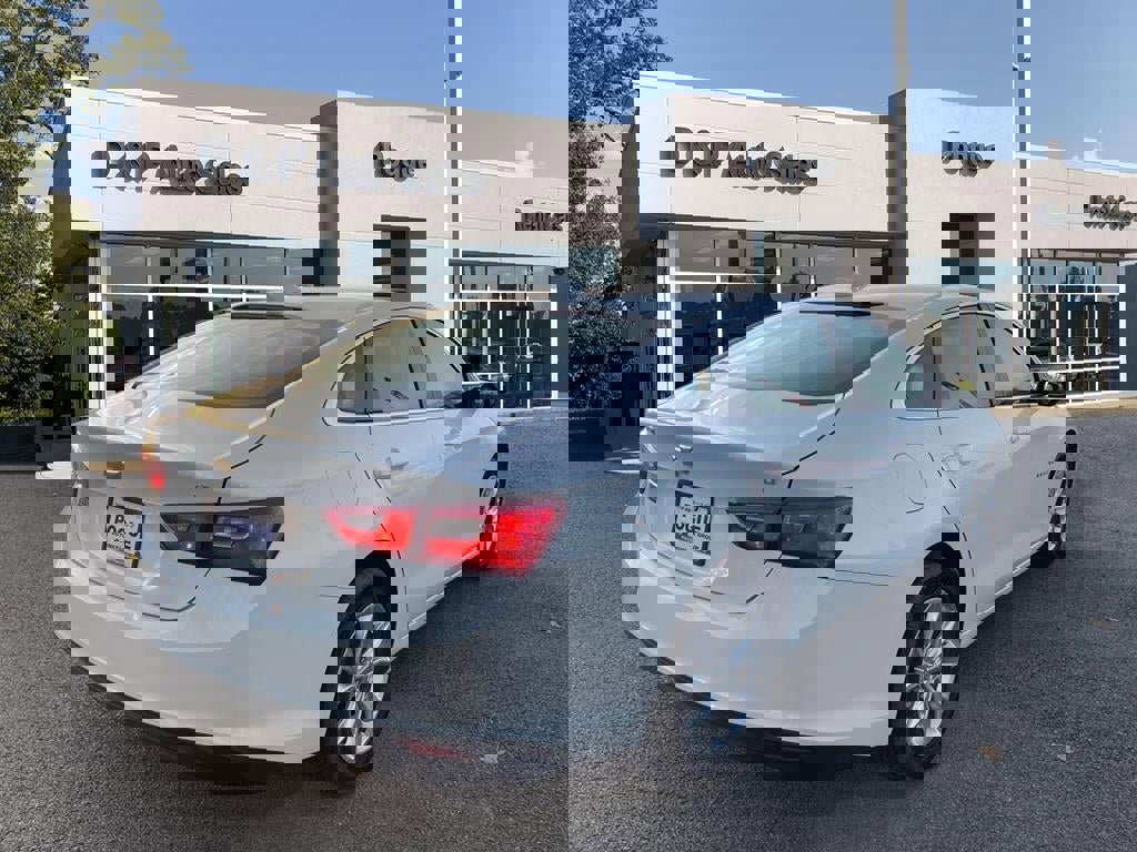 Used 2023 Chevrolet Malibu LT image 2