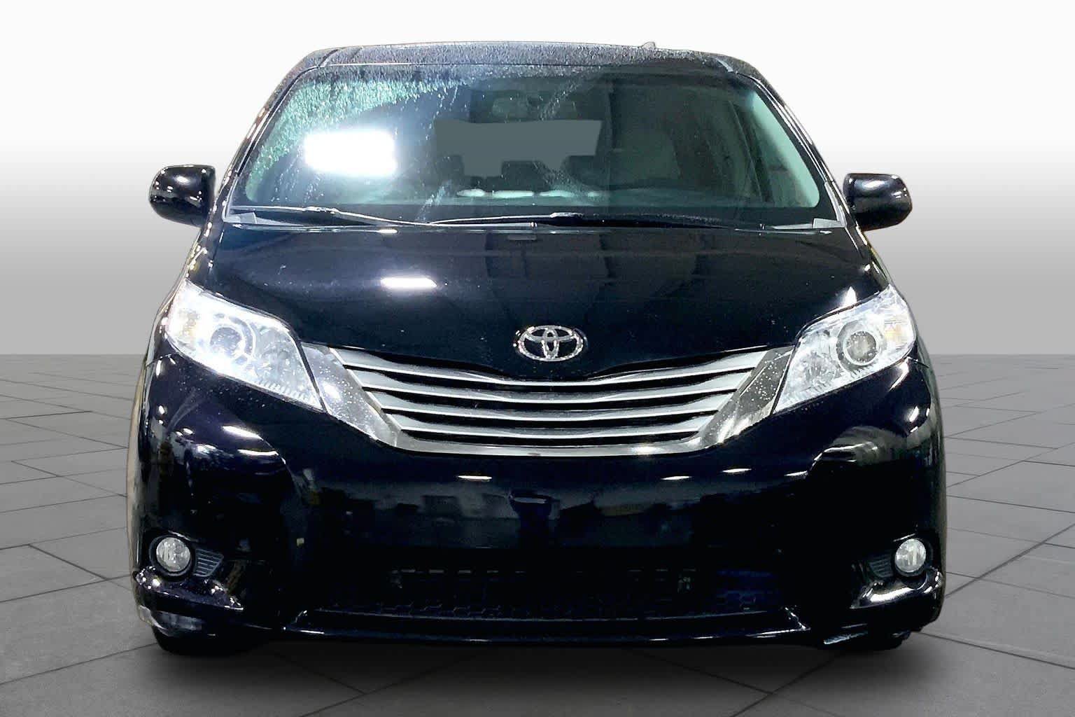 Used 2017 Toyota Sienna XLE FWD image 4