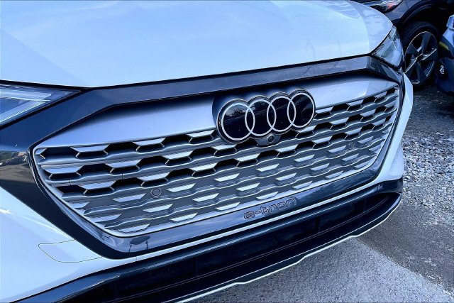 Certified 2024 Audi Q8 e-tron Premium Plus AWD/4WD image 30