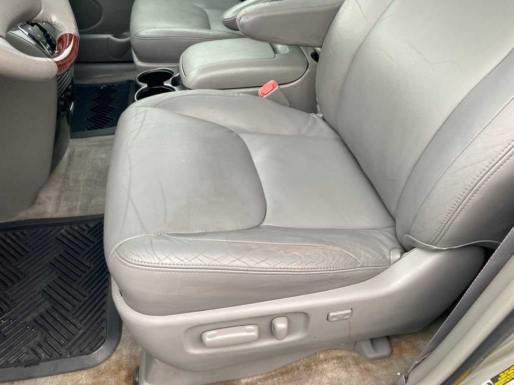 Used 2005 Toyota Sienna XLE Limited FWD image 14