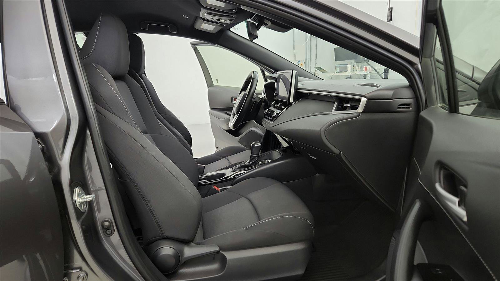 Used 2024 Toyota Corolla SE w/ SE Package image 17