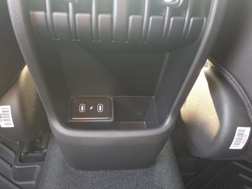 New 2026 Hyundai Kona Limited FWD image 12