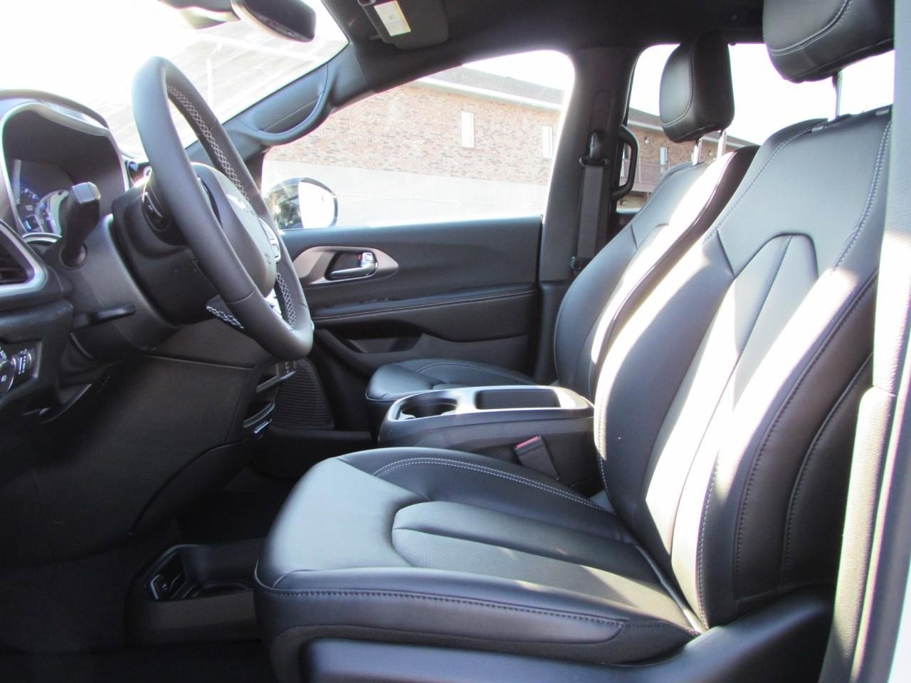 New 2026 Chrysler Pacifica Select image 12