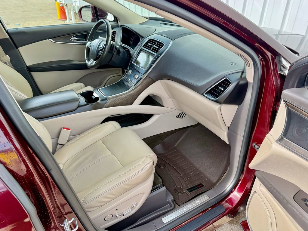 Used 2017 Lincoln MKX Reserve w/ Driver Assistance Package image 20