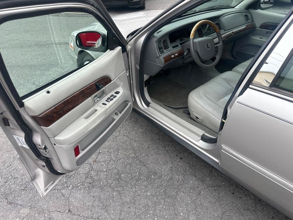Used 2005 Mercury Grand Marquis LS RWD image 25