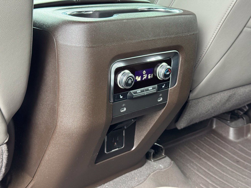 Used 2022 GMC Yukon SLT w/ SLT Luxury Package RWD image 40