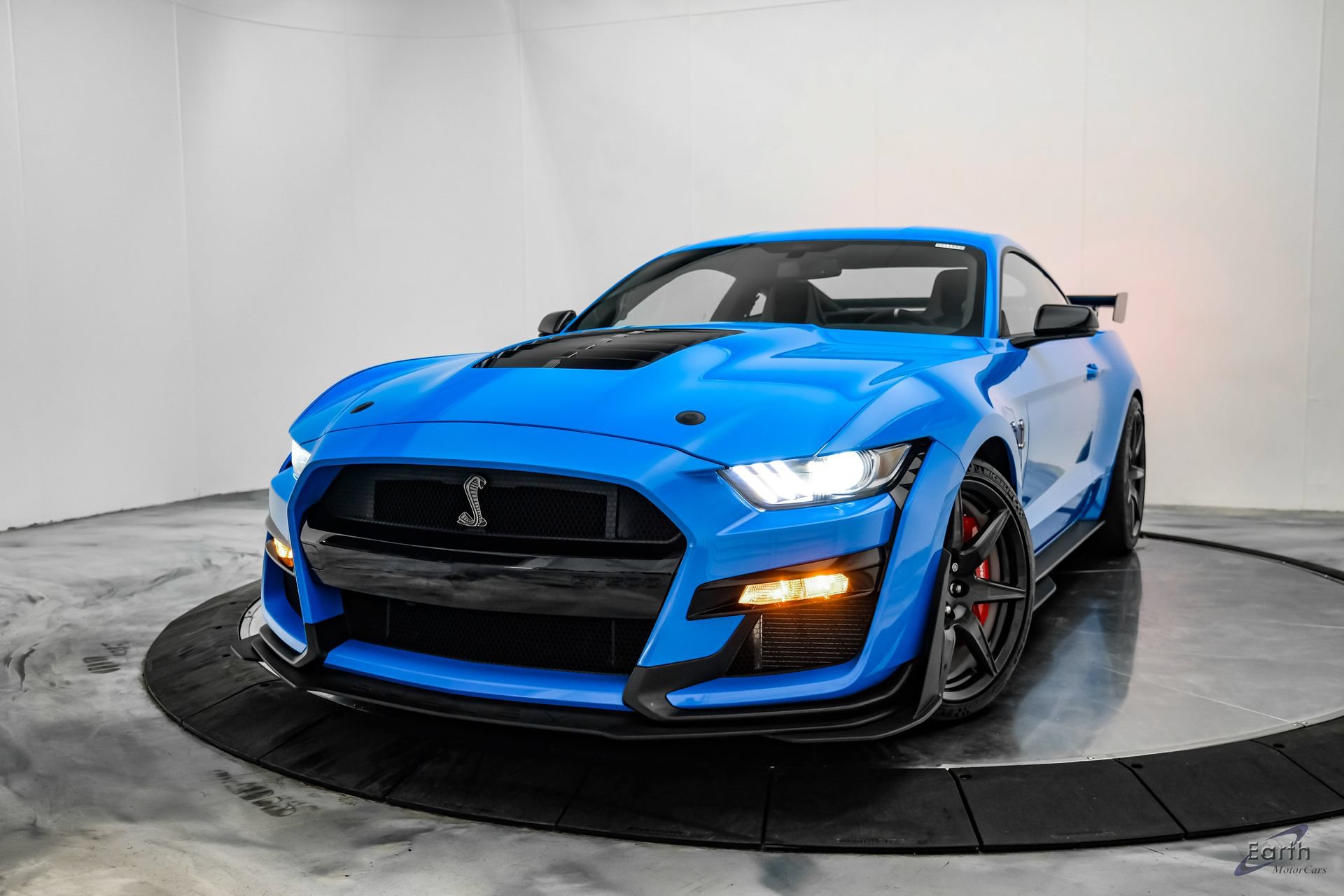 Used 2022 Ford Mustang Shelby GT500 w/ Carbon Fiber Track Pack RWD image 5