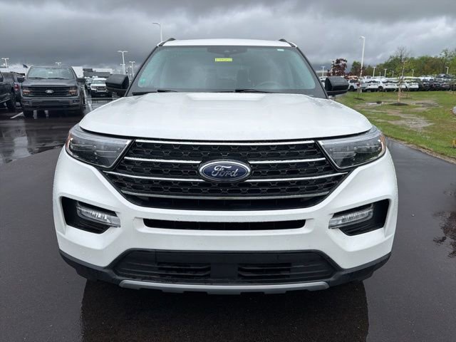 Certified 2023 Ford Explorer XLT w/ Equipment Group 202A AWD/4WD image 3