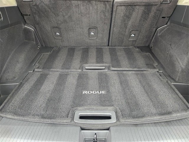 Used 2023 Nissan Rogue SL w/ SL Premium Package image 32