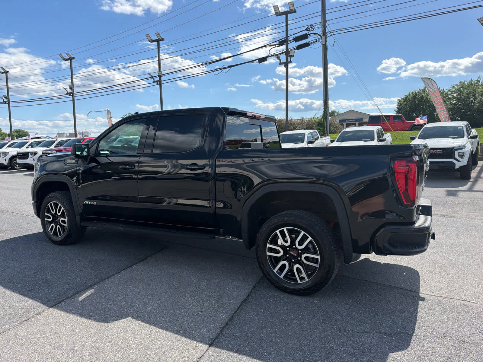 Used 2023 GMC Sierra 1500 AT4 w/ AT4 Premium Package AWD/4WD image 10