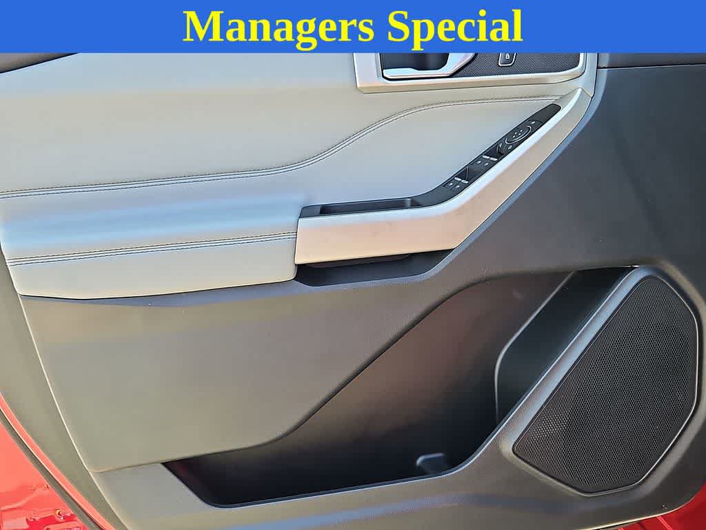 Used 2022 Ford Explorer XLT w/ Equipment Group 202A AWD/4WD image 12