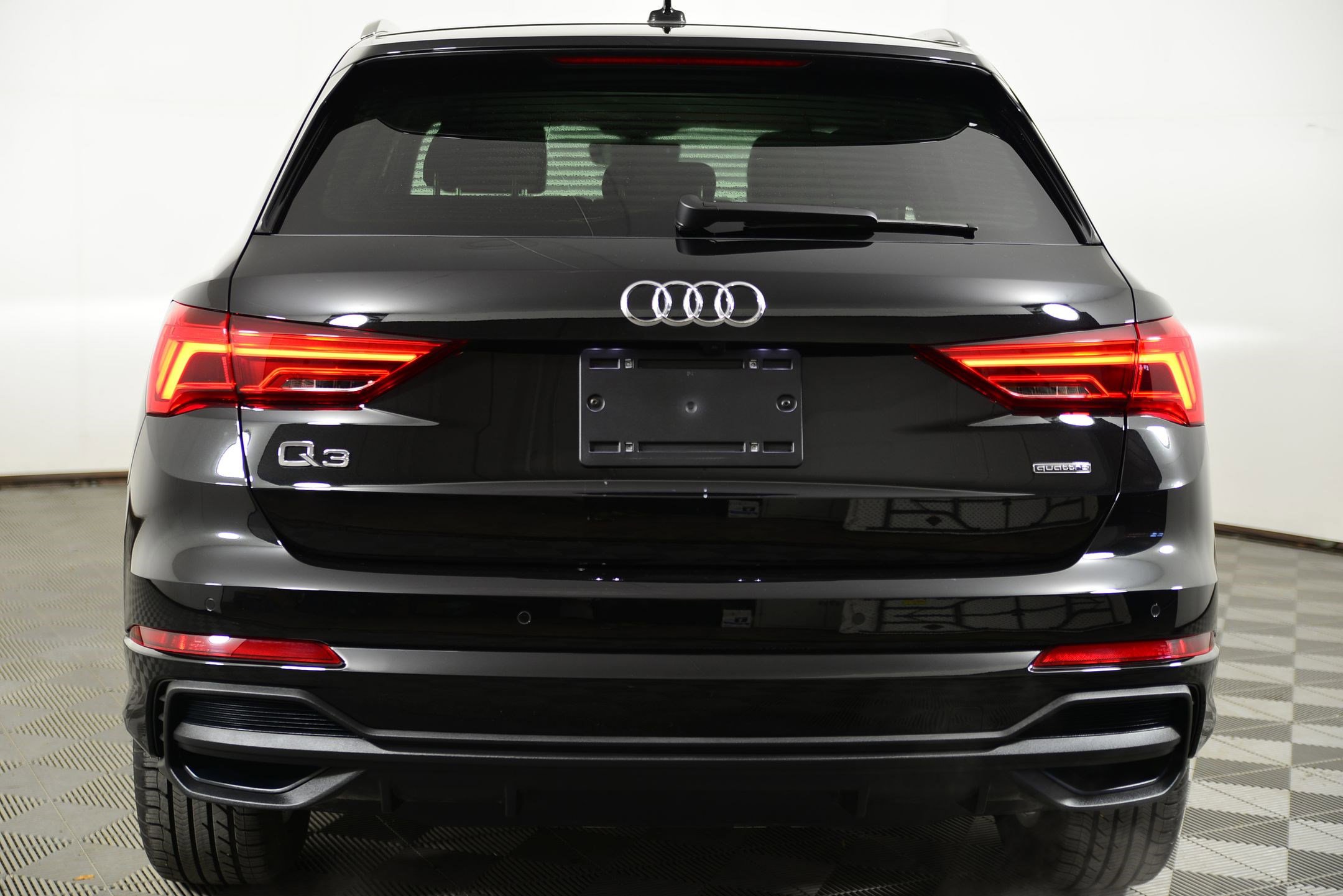 Certified 2025 Audi Q3 2.0T Premium Plus w/ Premium Plus Package image 8