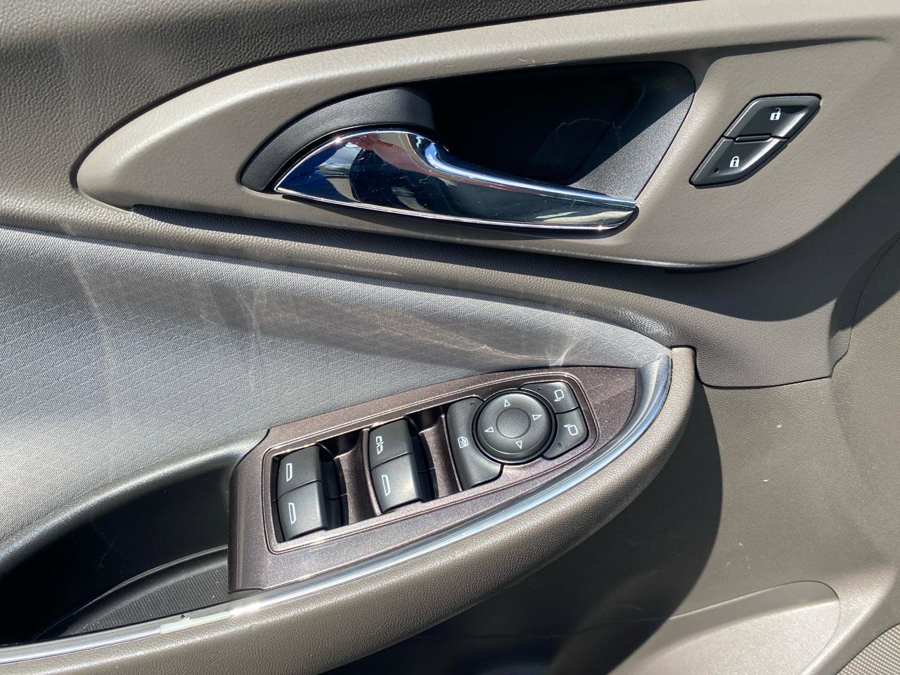 Used 2018 Chevrolet Malibu LT FWD image 16