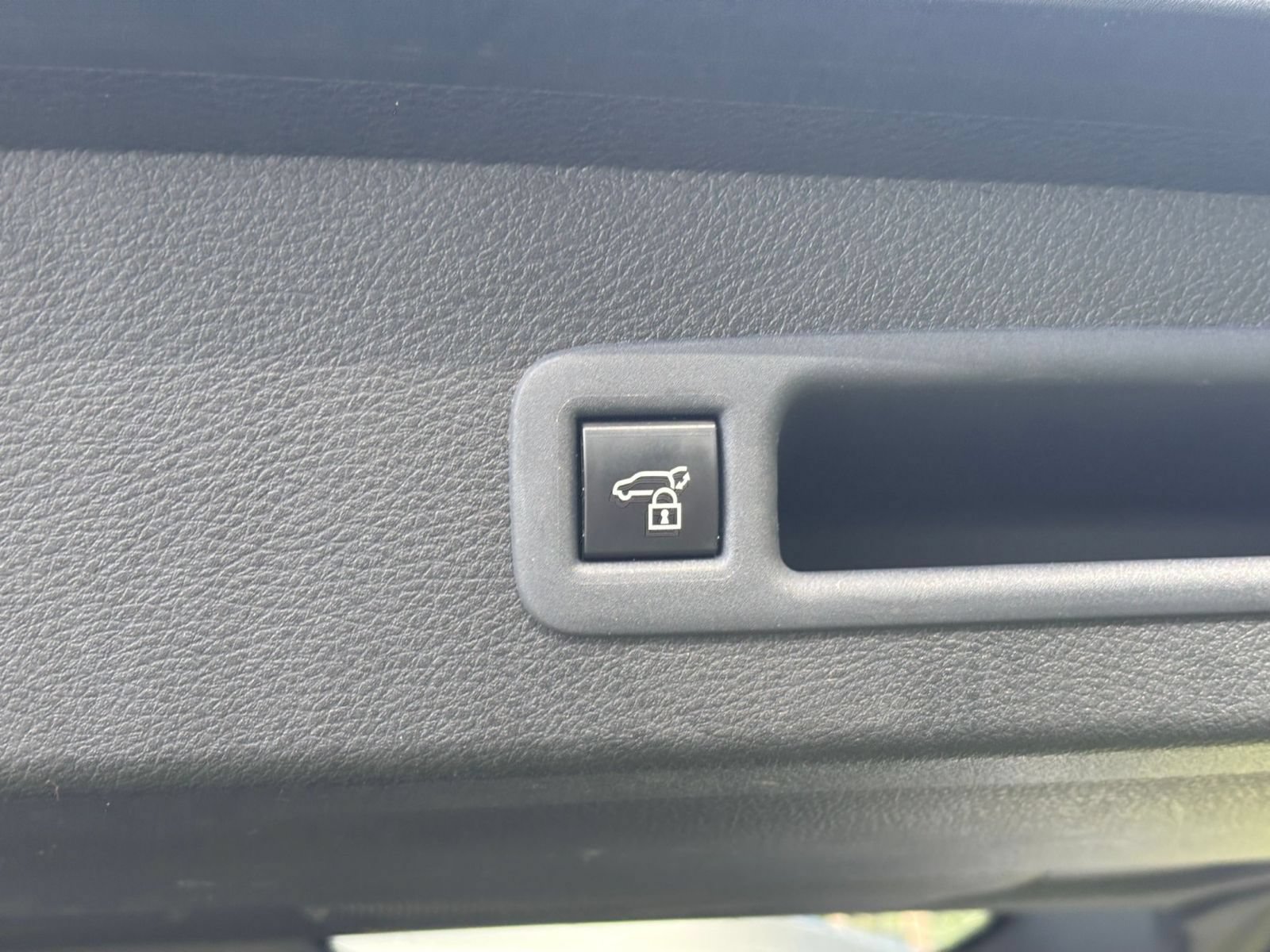 Used 2025 Toyota Sienna XLE FWD image 24