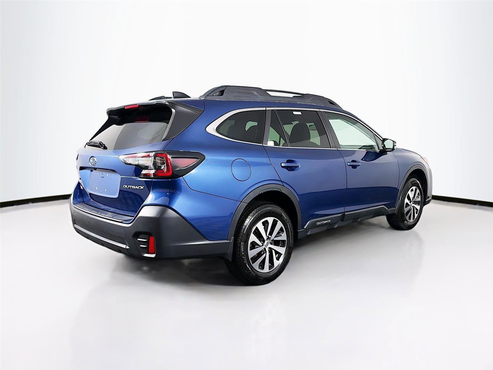 Used 2020 Subaru Outback Premium image 7