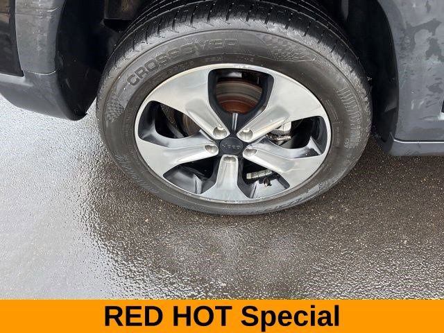 Used 2018 Jeep Compass Latitude FWD image 41